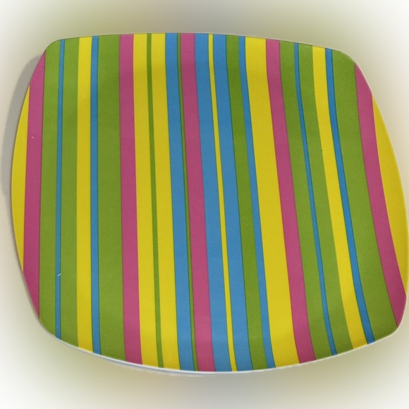 VTG PASTEL STRIPED SPOTED LIGHT MELAMINE 9.5” 4 PLATES EASTER DORM PARTY PICNIC - Picture 4 of 14